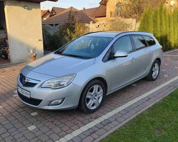 Опель Астра 2011 в Мостисках на Automoto.ua Серый Опель Астра, объемом двигателя 1.7 л и пробегом 309 тыс. км за 7000 $, фото 4 на Automoto.ua