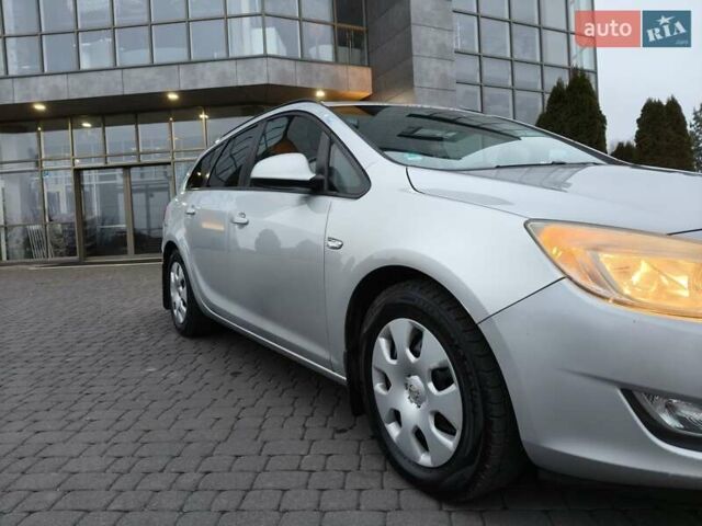 Серый Опель Астра, объемом двигателя 1.7 л и пробегом 276 тыс. км за 6500 $, фото 8 на Automoto.ua