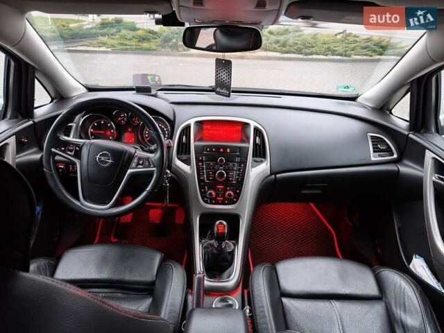 Серый Опель Астра, объемом двигателя 1.7 л и пробегом 276 тыс. км за 6500 $, фото 17 на Automoto.ua