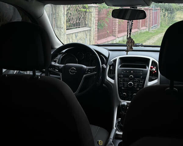 Серый Опель Астра, объемом двигателя 1.7 л и пробегом 261 тыс. км за 6900 $, фото 15 на Automoto.ua