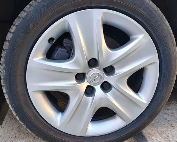 Серый Опель Астра, объемом двигателя 1.7 л и пробегом 196 тыс. км за 7100 $, фото 1 на Automoto.ua