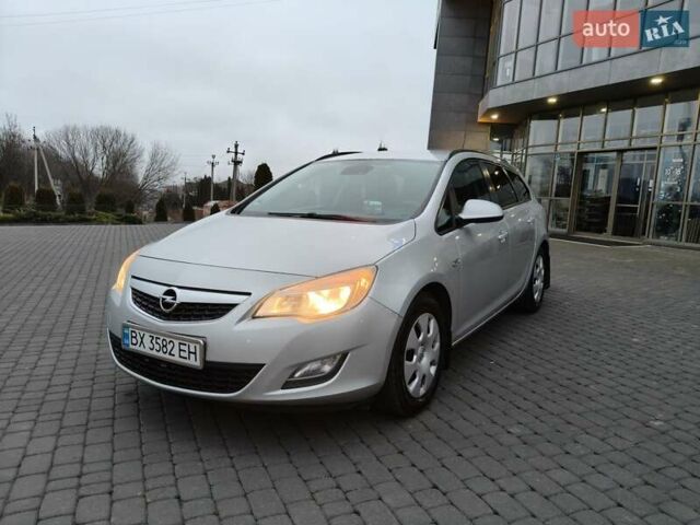 Серый Опель Астра, объемом двигателя 1.7 л и пробегом 276 тыс. км за 6500 $, фото 9 на Automoto.ua