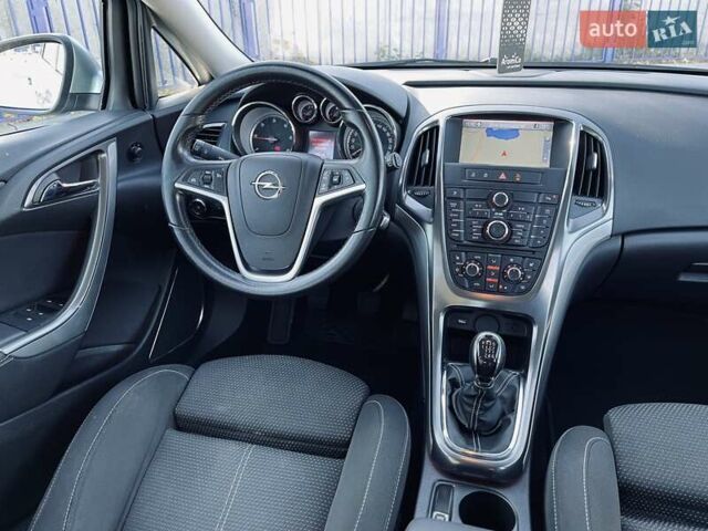 Серый Опель Астра, объемом двигателя 1.7 л и пробегом 259 тыс. км за 7700 $, фото 38 на Automoto.ua