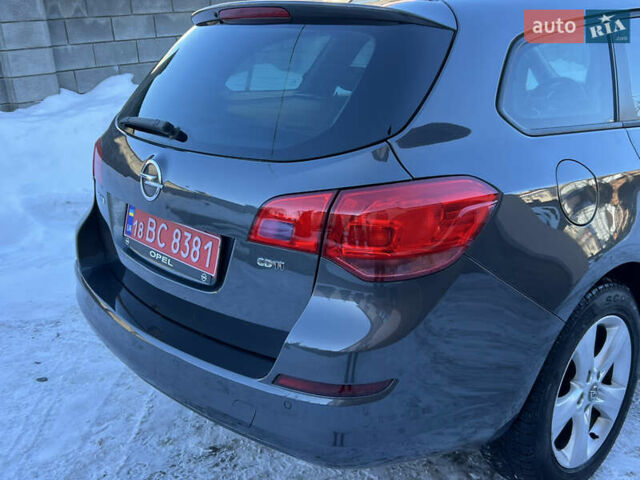 Серый Опель Астра, объемом двигателя 1.7 л и пробегом 254 тыс. км за 6900 $, фото 14 на Automoto.ua