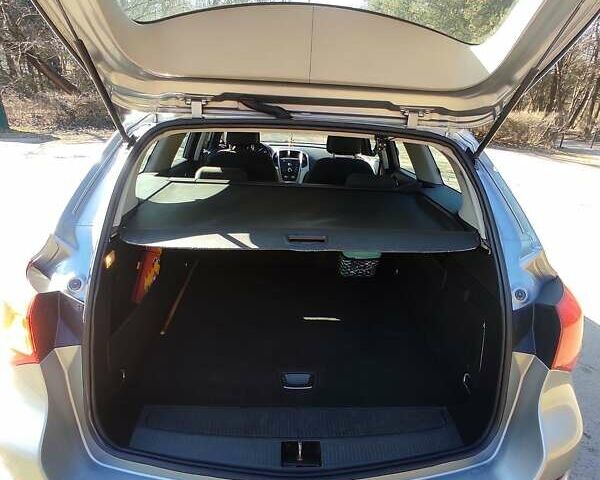 Серый Опель Астра, объемом двигателя 1.3 л и пробегом 251 тыс. км за 5500 $, фото 12 на Automoto.ua