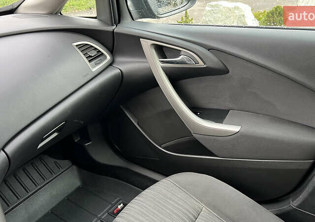 Серый Опель Астра, объемом двигателя 1.7 л и пробегом 319 тыс. км за 6400 $, фото 17 на Automoto.ua