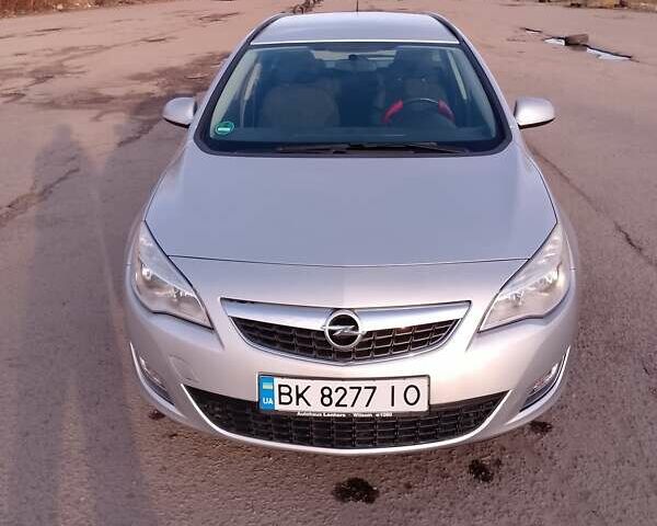 Серый Опель Астра, объемом двигателя 1.4 л и пробегом 183 тыс. км за 5700 $, фото 2 на Automoto.ua