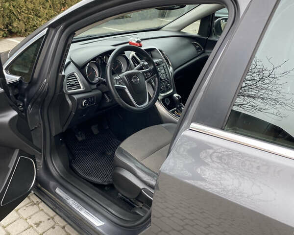 Серый Опель Астра, объемом двигателя 1.7 л и пробегом 327 тыс. км за 7800 $, фото 11 на Automoto.ua