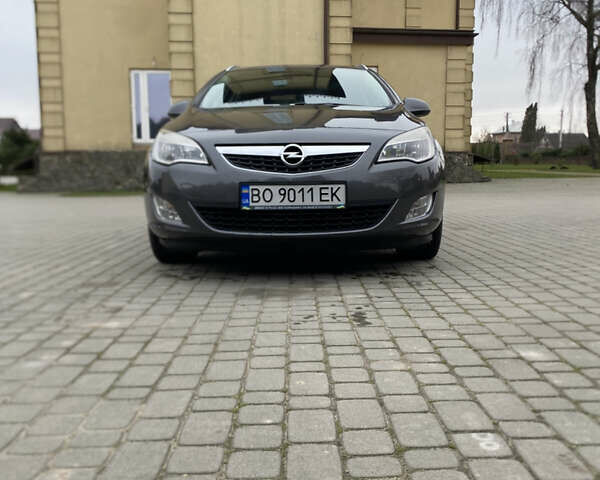 Серый Опель Астра, объемом двигателя 1.7 л и пробегом 327 тыс. км за 7800 $, фото 1 на Automoto.ua
