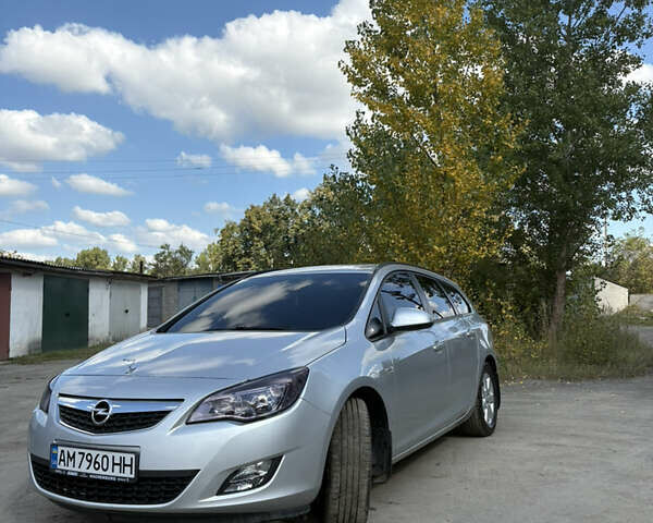 Серый Опель Астра, объемом двигателя 1.69 л и пробегом 235 тыс. км за 7600 $, фото 10 на Automoto.ua