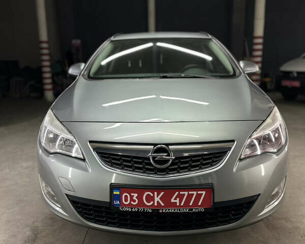 Серый Опель Астра, объемом двигателя 2 л и пробегом 215 тыс. км за 8200 $, фото 9 на Automoto.ua