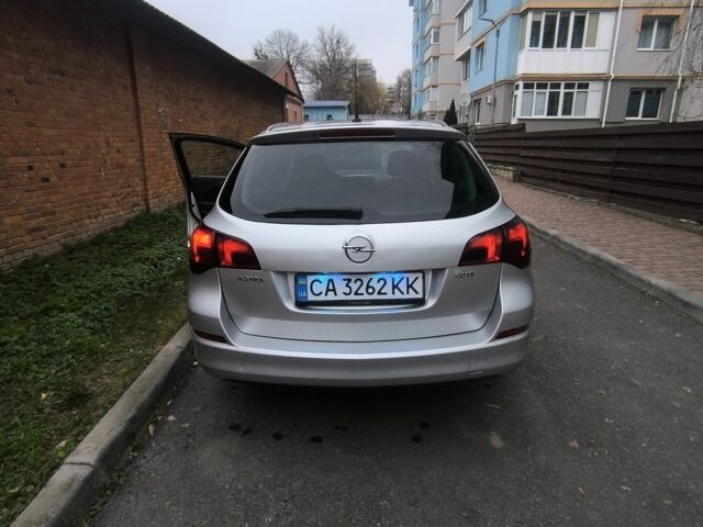 Серый Опель Астра, объемом двигателя 1.7 л и пробегом 255 тыс. км за 6950 $, фото 7 на Automoto.ua