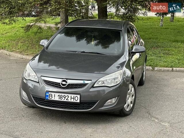 Серый Опель Астра, объемом двигателя 1.3 л и пробегом 220 тыс. км за 7100 $, фото 14 на Automoto.ua