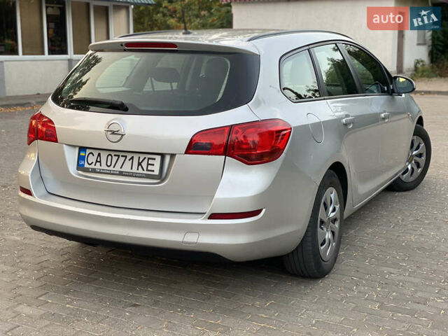 Серый Опель Астра, объемом двигателя 1.7 л и пробегом 248 тыс. км за 6999 $, фото 5 на Automoto.ua