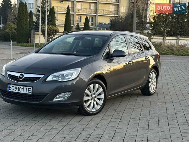 Серый Опель Астра, объемом двигателя 1.7 л и пробегом 215 тыс. км за 7350 $, фото 12 на Automoto.ua