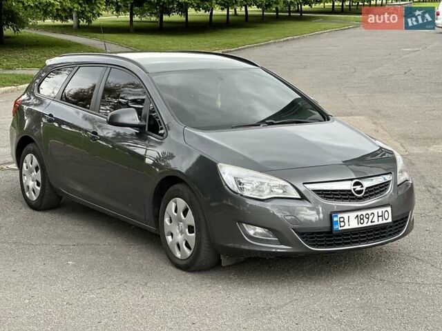 Серый Опель Астра, объемом двигателя 1.3 л и пробегом 220 тыс. км за 7100 $, фото 44 на Automoto.ua