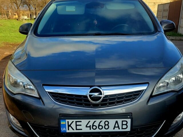 Серый Опель Астра, объемом двигателя 1.4 л и пробегом 249 тыс. км за 7300 $, фото 9 на Automoto.ua