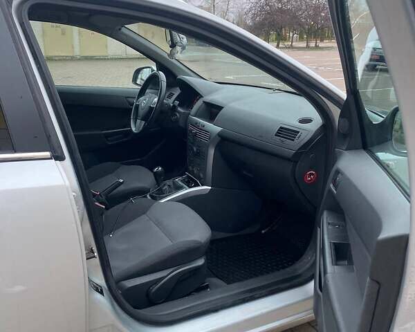 Сірий Опель Астра, об'ємом двигуна 1.7 л та пробігом 240 тис. км за 5018 $, фото 1 на Automoto.ua