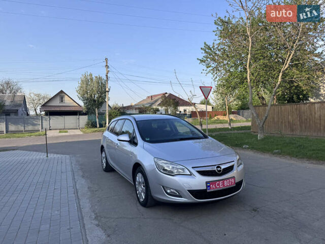 Серый Опель Астра, объемом двигателя 1.7 л и пробегом 257 тыс. км за 7650 $, фото 4 на Automoto.ua