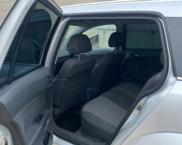 Сірий Опель Астра, об'ємом двигуна 1.7 л та пробігом 240 тис. км за 5018 $, фото 3 на Automoto.ua