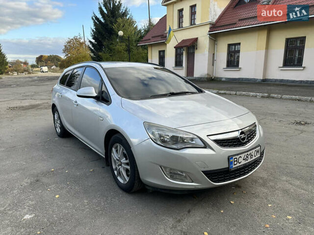 Опель Астра 2012 в Жовкве на Automoto.ua Серый Опель Астра, объемом двигателя 1.7 л и пробегом 301 тыс. км за 6800 $, фото 4 на Automoto.ua