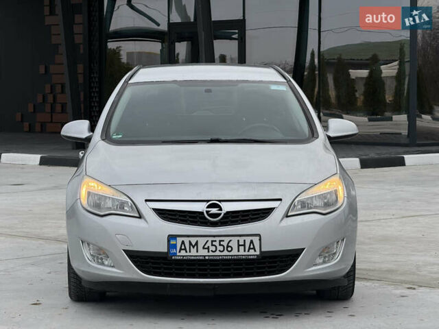 Серый Опель Астра, объемом двигателя 1.7 л и пробегом 245 тыс. км за 5700 $, фото 1 на Automoto.ua