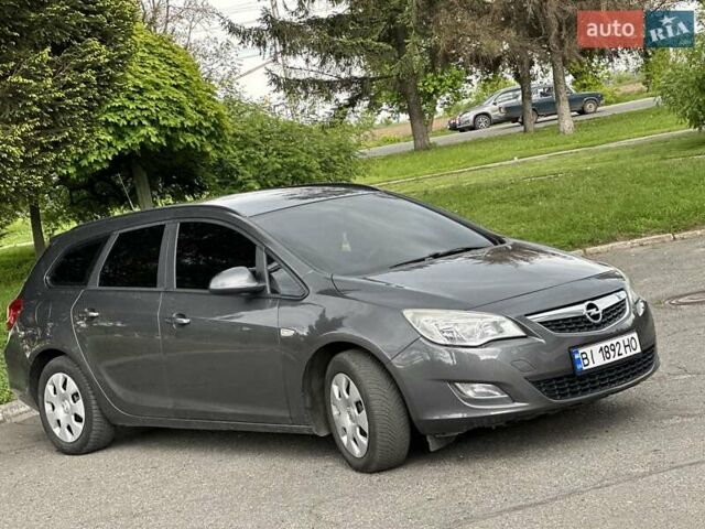Серый Опель Астра, объемом двигателя 1.3 л и пробегом 220 тыс. км за 7100 $, фото 4 на Automoto.ua