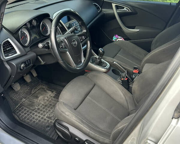 Опель Астра 2012 в Жовкве на Automoto.ua Серый Опель Астра, объемом двигателя 1.7 л и пробегом 301 тыс. км за 6800 $, фото 5 на Automoto.ua