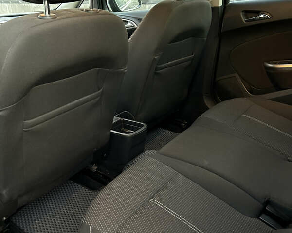 Серый Опель Астра, объемом двигателя 1.7 л и пробегом 231 тыс. км за 6600 $, фото 6 на Automoto.ua