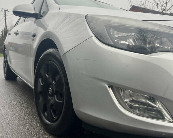 Серый Опель Астра, объемом двигателя 1.7 л и пробегом 255 тыс. км за 6200 $, фото 17 на Automoto.ua