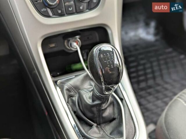 Опель Астра 2012 в Черкассах на Automoto.ua Серый Опель Астра, объемом двигателя 1.7 л и пробегом 236 тыс. км за 7499 $, фото 23 на Automoto.ua