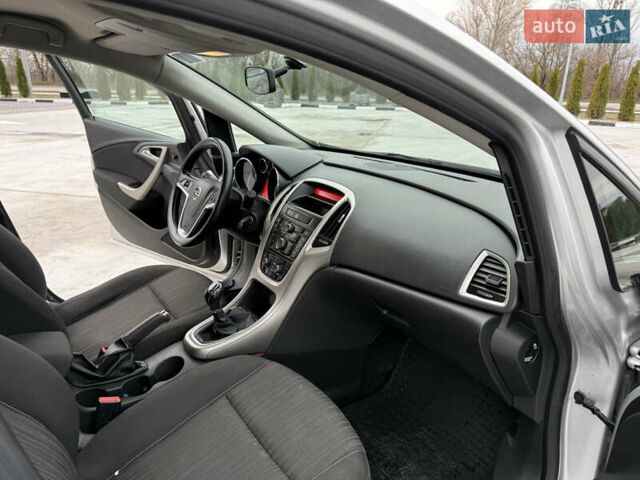 Серый Опель Астра, объемом двигателя 1.7 л и пробегом 245 тыс. км за 5700 $, фото 12 на Automoto.ua