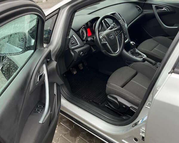 Опель Астра 2012 в Киеве на Automoto.ua Серый Опель Астра, объемом двигателя 1.7 л и пробегом 290 тыс. км за 6890 $, фото 2 на Automoto.ua
