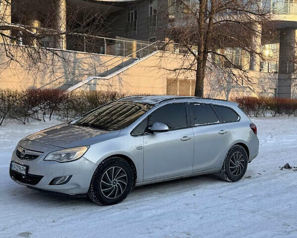 Серый Опель Астра, объемом двигателя 1.7 л и пробегом 268 тыс. км за 5600 $, фото 3 на Automoto.ua