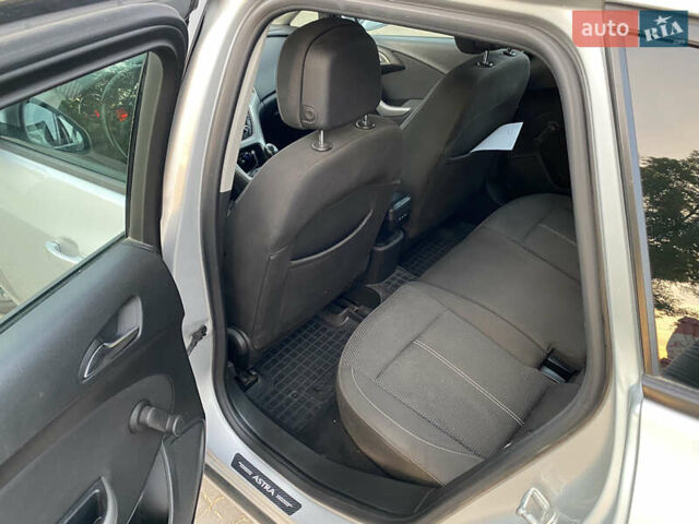 Серый Опель Астра, объемом двигателя 1.7 л и пробегом 248 тыс. км за 6999 $, фото 8 на Automoto.ua