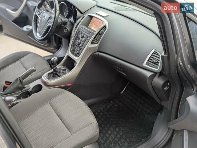 Опель Астра 2012 в Черкассах на Automoto.ua Серый Опель Астра, объемом двигателя 1.7 л и пробегом 236 тыс. км за 7499 $, фото 24 на Automoto.ua