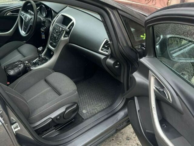 Серый Опель Астра, объемом двигателя 1.7 л и пробегом 200 тыс. км за 7000 $, фото 5 на Automoto.ua