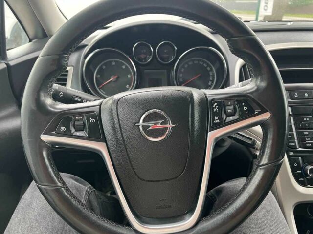 Серый Опель Астра, объемом двигателя 1.7 л и пробегом 243 тыс. км за 7500 $, фото 9 на Automoto.ua