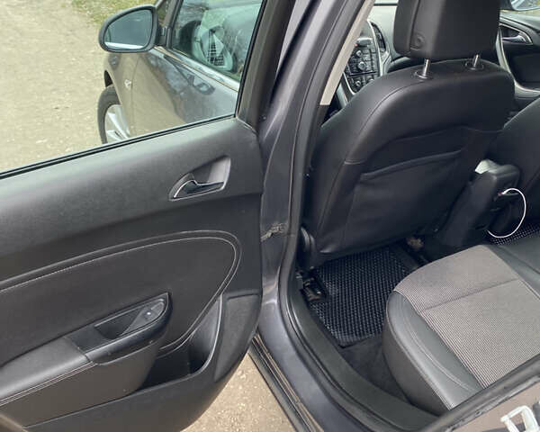 Серый Опель Астра, объемом двигателя 1.7 л и пробегом 327 тыс. км за 7800 $, фото 21 на Automoto.ua