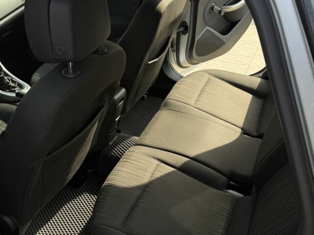 Серый Опель Астра, объемом двигателя 1.7 л и пробегом 338 тыс. км за 5800 $, фото 7 на Automoto.ua