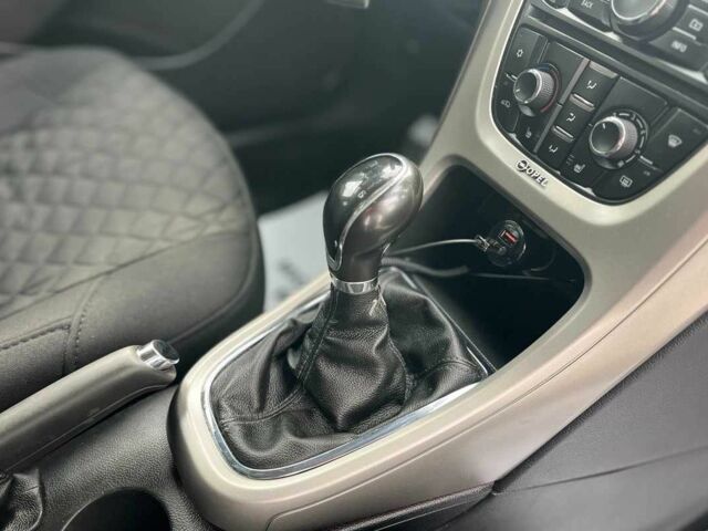 Серый Опель Астра, объемом двигателя 1.7 л и пробегом 243 тыс. км за 7500 $, фото 22 на Automoto.ua