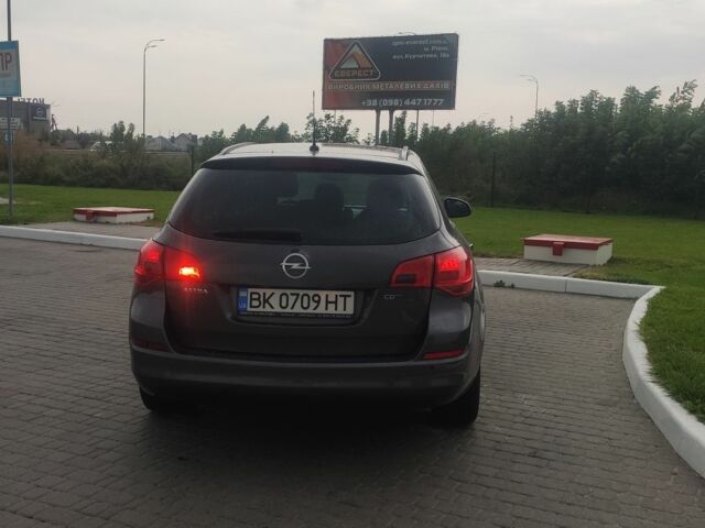 Серый Опель Астра, объемом двигателя 1.7 л и пробегом 240 тыс. км за 6500 $, фото 3 на Automoto.ua