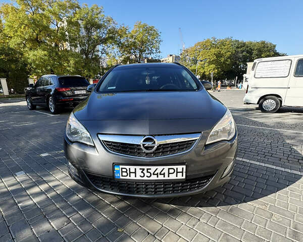 Опель Астра 2012 в Одессе на Automoto.ua Серый Опель Астра, объемом двигателя 1.7 л и пробегом 267 тыс. км за 7700 $, фото 2 на Automoto.ua