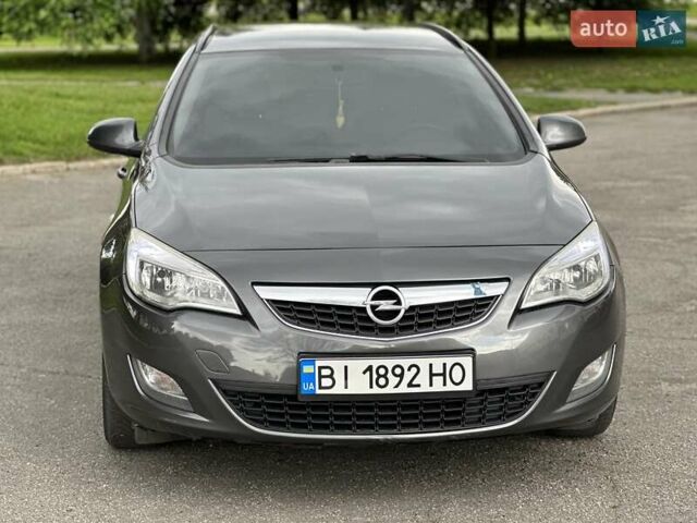 Серый Опель Астра, объемом двигателя 1.3 л и пробегом 220 тыс. км за 7100 $, фото 5 на Automoto.ua