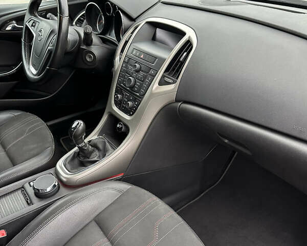 Серый Опель Астра, объемом двигателя 1.69 л и пробегом 178 тыс. км за 6200 $, фото 17 на Automoto.ua