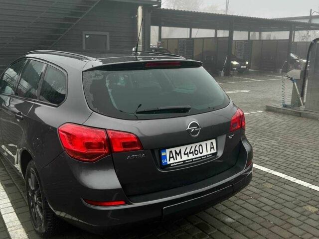 Серый Опель Астра, объемом двигателя 1.7 л и пробегом 241 тыс. км за 5900 $, фото 5 на Automoto.ua