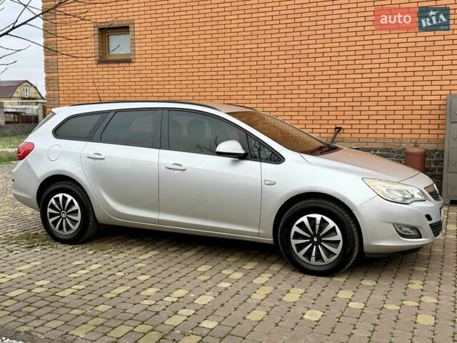 Серый Опель Астра, объемом двигателя 1.7 л и пробегом 252 тыс. км за 5900 $, фото 1 на Automoto.ua