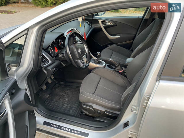 Серый Опель Астра, объемом двигателя 1.7 л и пробегом 248 тыс. км за 6999 $, фото 7 на Automoto.ua