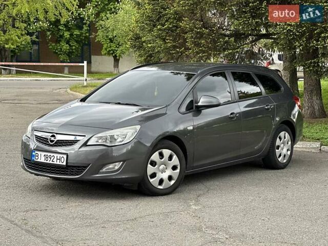 Серый Опель Астра, объемом двигателя 1.3 л и пробегом 220 тыс. км за 7100 $, фото 13 на Automoto.ua