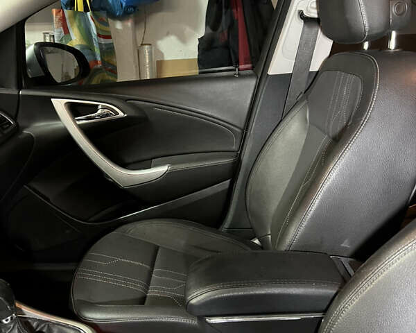 Серый Опель Астра, объемом двигателя 1.7 л и пробегом 255 тыс. км за 6200 $, фото 39 на Automoto.ua